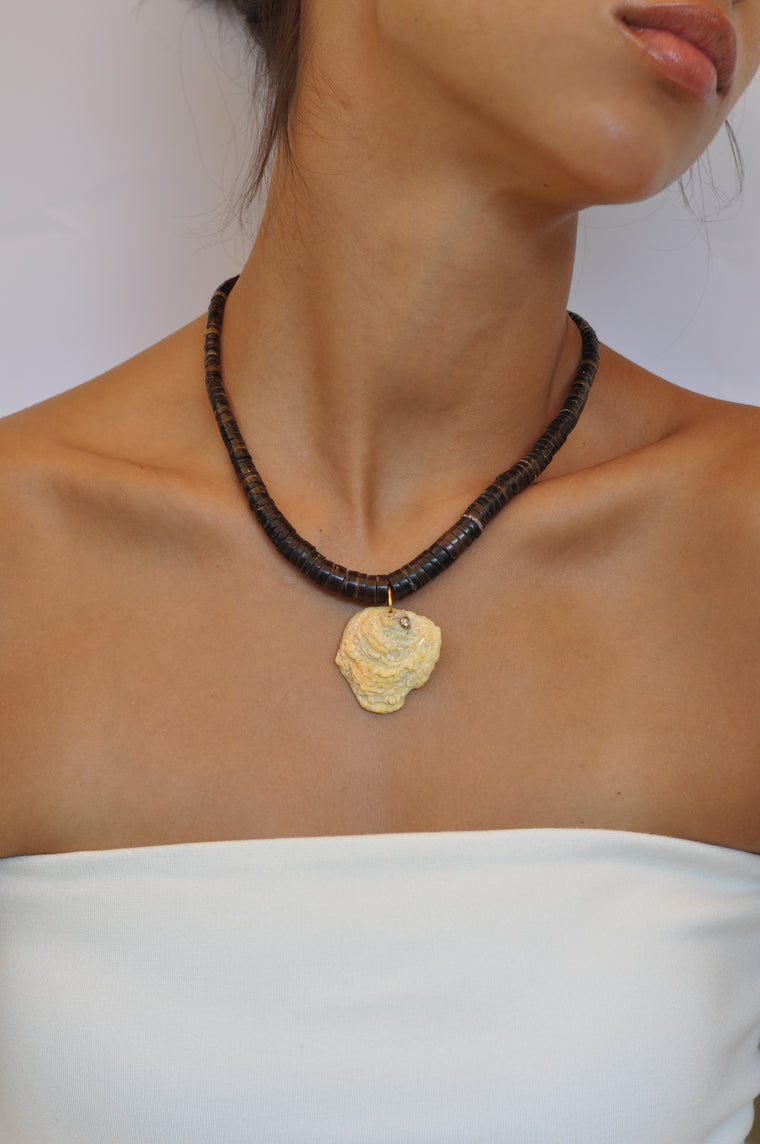 Diamond Shell Collar